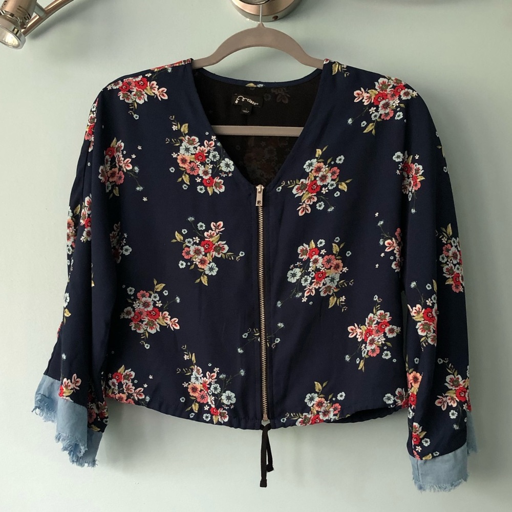 🔴 5/$25 ~ Girl’s Long Sleeve Top